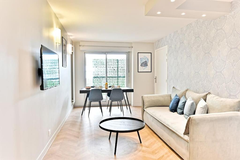 Spacieux Et Paisible 19eme Appartement Parijs